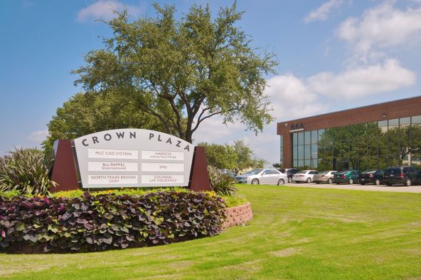 Crown Plaza III: 11496 Luna Rd, Farmers Branch, TX 75234